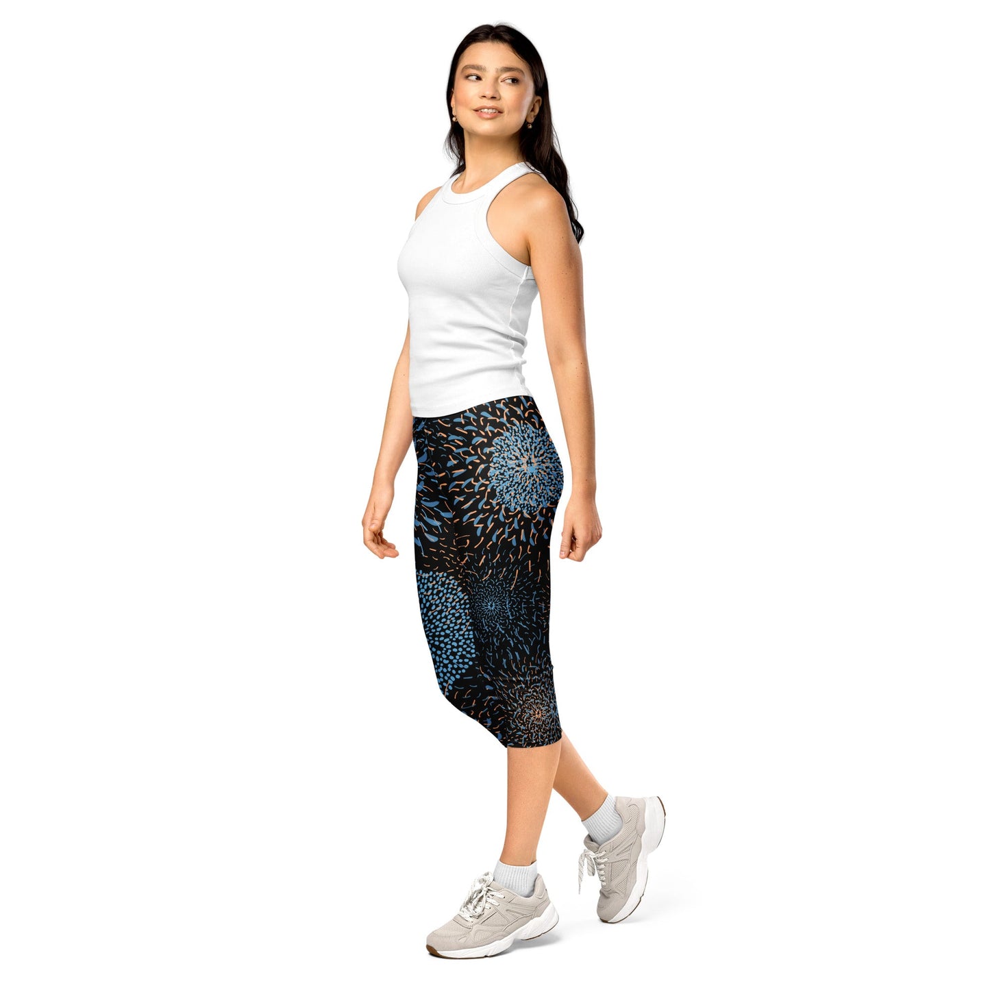 Capri - Leggings Blau Schwarz – Energie - Leggings mit 3/4 - Länge, UV - Schutz & 4 - Wege - Stretch | Stylische Activewear für Damen - YogaStylz