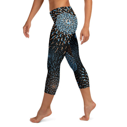 Capri - Leggings Blau Schwarz – Energie - Leggings mit 3/4 - Länge, UV - Schutz & 4 - Wege - Stretch | Stylische Activewear für Damen - YogaStylz