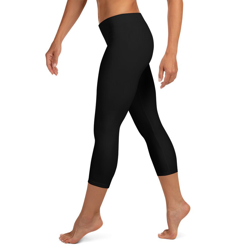 Capri - Leggings „Breathe“ – 3/4 Yogahose mit Lotusblüte, UV - Schutz & 4 - Wege - Stretch | Achtsame Activewear für Damen - YogaStylz