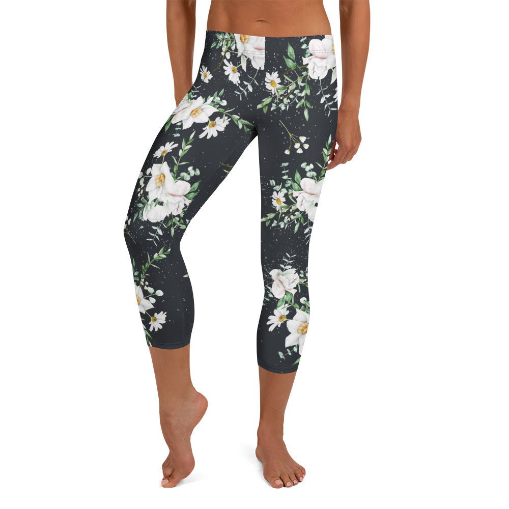 Capri - Leggings mit weißen Blumen – Florales 3/4 Design auf Dunkelgrau | Bequeme Yogahose mit Stretch & UV - Schutz für Damen - YogaStylz
