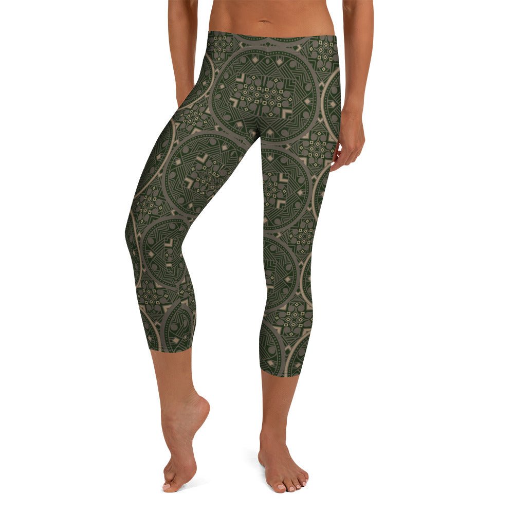 Capri - Leggings Olivgrün – 3/4 Yogahose mit orientalischem Muster, UV - Schutz & 4 - Wege - Stretch | Boho Activewear Damen - YogaStylz
