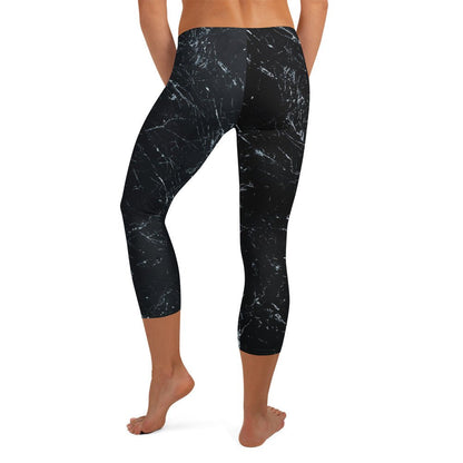 Capri - Leggings Schwarz Marmor – 3/4 Sportleggings mit UV - Schutz & 4 - Wege - Stretch | Minimalistische Activewear Damen - YogaStylz