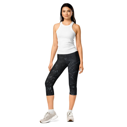 Capri - Leggings Schwarz Marmor – 3/4 Sportleggings mit UV - Schutz & 4 - Wege - Stretch | Minimalistische Activewear Damen - YogaStylz