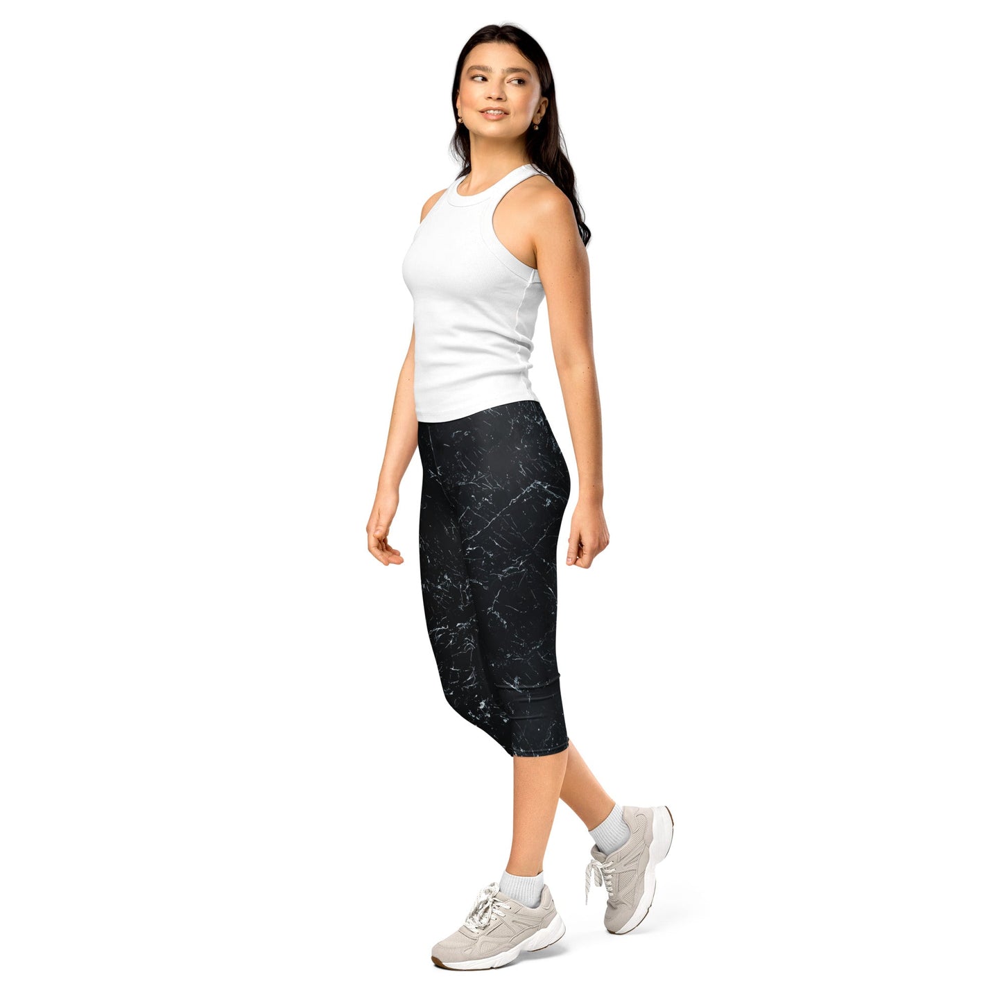Capri - Leggings Schwarz Marmor – 3/4 Sportleggings mit UV - Schutz & 4 - Wege - Stretch | Minimalistische Activewear Damen - YogaStylz