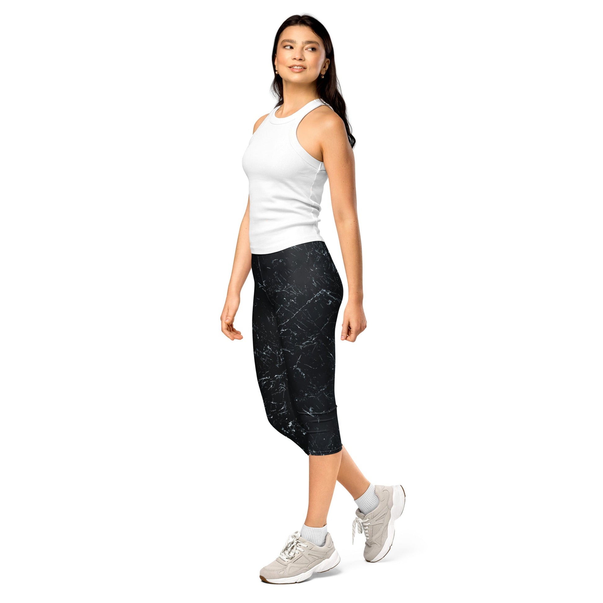Capri - Leggings Schwarz Marmor – 3/4 Sportleggings mit UV - Schutz & 4 - Wege - Stretch | Minimalistische Activewear Damen - YogaStylz