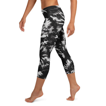 Capri - Leggings Tie - Dye Schwarz Weiß – 3/4 Yogahose mit UV - Schutz & 4 - Wege - Stretch | Stylische Activewear Damen - YogaStylz