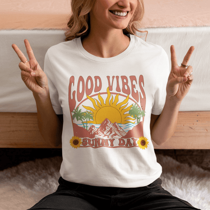 Good Vibes Sunny Day T-Shirt – Retro Sommer Design aus Bio - Baumwolle | Unisex Boho Shirt - YogaStylz