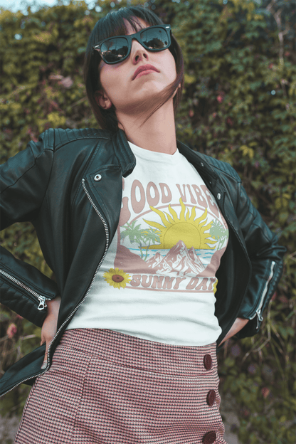 Good Vibes Sunny Day T-Shirt – Retro Sommer Design – Vintage Unisex Shirt aus Baumwolle – Gute Laune Look - YogaStylz