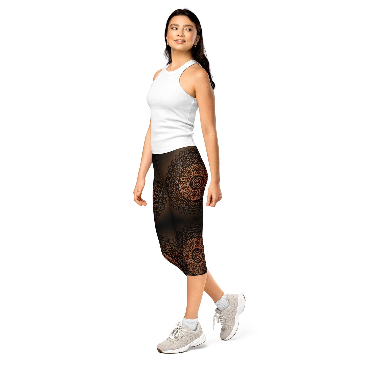 Mandala Capri - Leggings Braun Schwarz – 3/4 Yogahose mit UV - Schutz & Stretch | Boho Activewear Damen mit figurformendem Sitz - YogaStylz