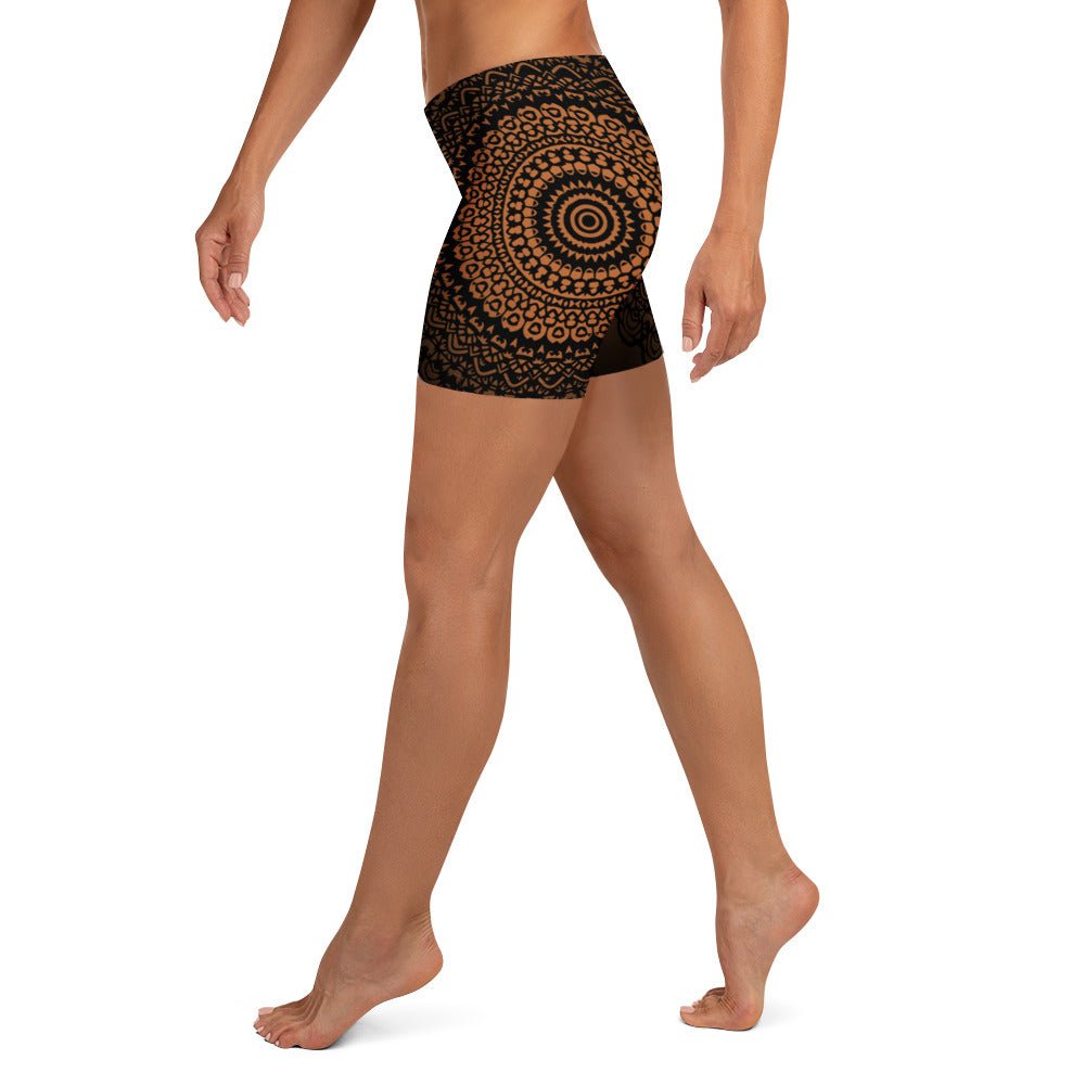 Mandala Shorts Braun Schwarz – Bequeme Boho - Shorts mit 4 - Wege - Stretch & elastischem Bund | Performance - Shorts für Yoga & Fitness - YogaStylz