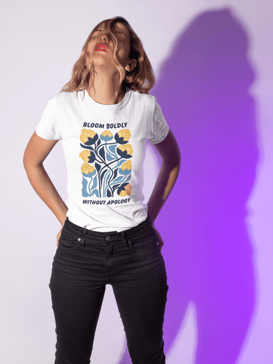 T-Shirt mit „Bloom Boldly Without Apology“ Print – Unisex Shirt aus 100 % Baumwolle (Bio) | Retro Florales Statement - YogaStylz